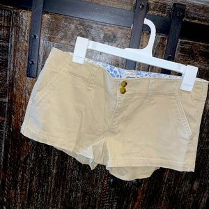 American Eagle Outfitters size 6 Khaki shorts